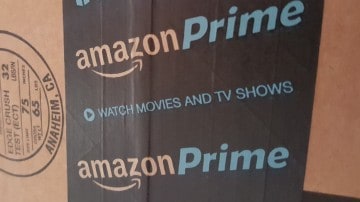 Caja de envío de Amazon Prime.