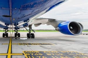 Envío de piezas de aviación y aeroespaciales-Aviones en tierra a la espera de repuestos